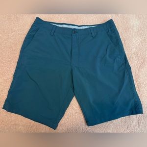UNDER ARMOUR Dark Green Loose Heatgear Shorts